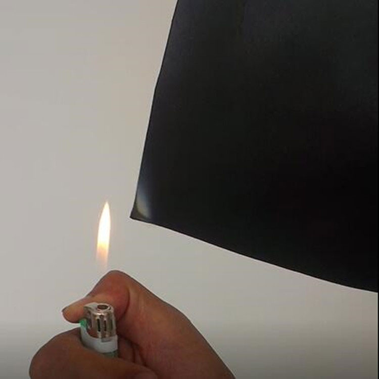 Flame retardant rubber sheet